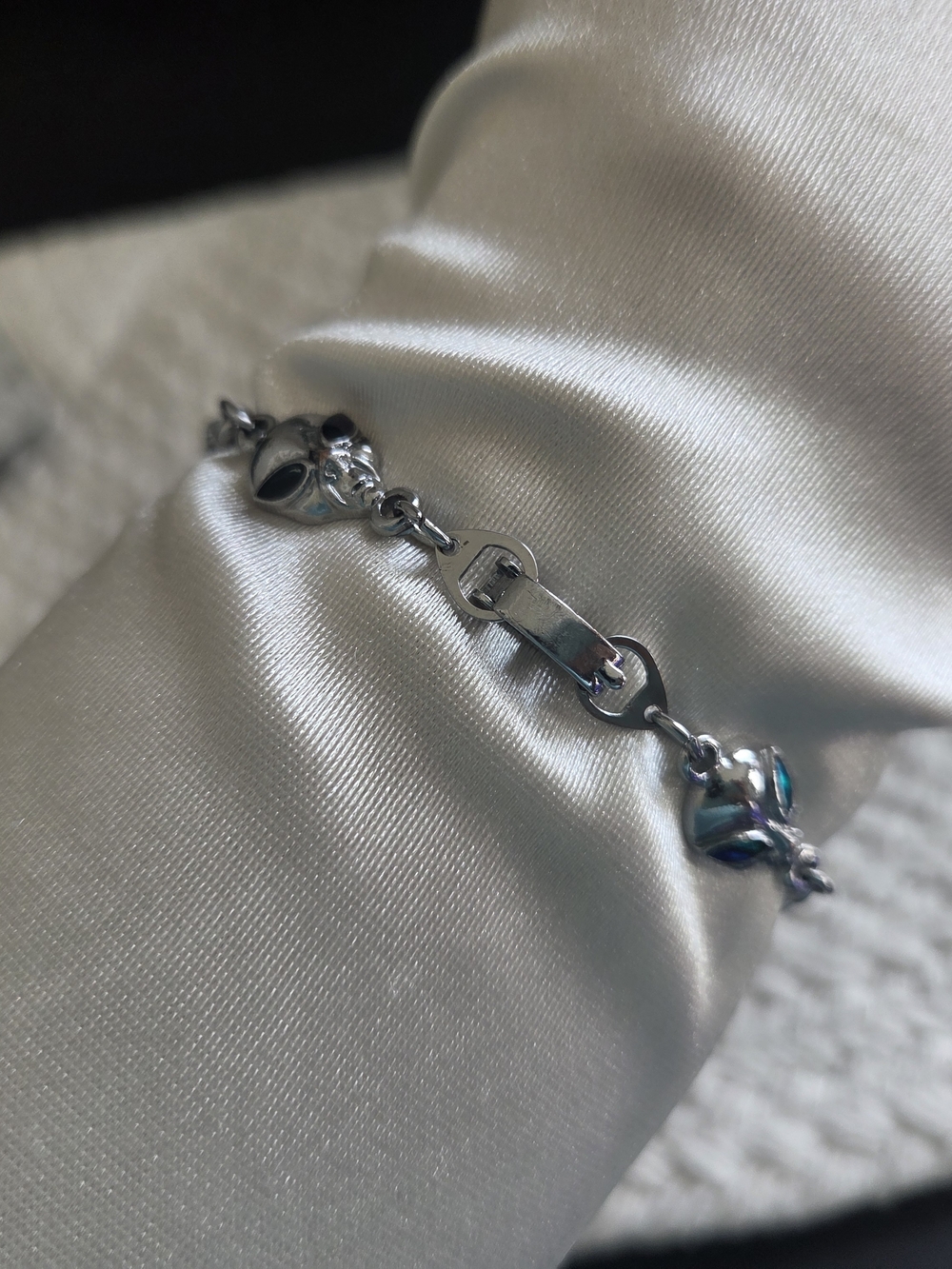 Silver Alien Head Link Bracelet with Iridescent Accents And Tassel Earrings - Picture 6 of 6